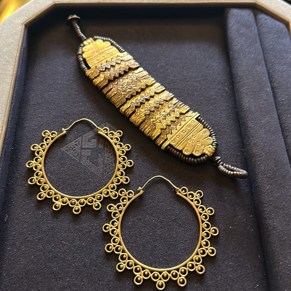 NWT Aztec Necklace set in dual tone gold & faux pearls with bracelet & earrings - Picture 5 of 17